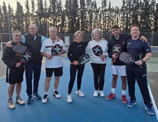 El Club de Tenis Osca se pasa al lado salvaje: ahora entrenan con las palas de pickleball Bolxkan